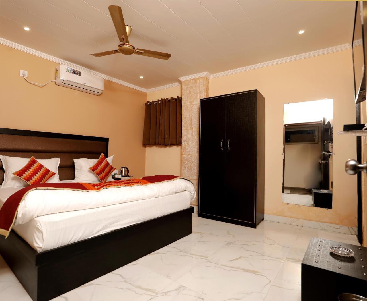 The Park Presidency Hotel Bareilly Buitenkant foto