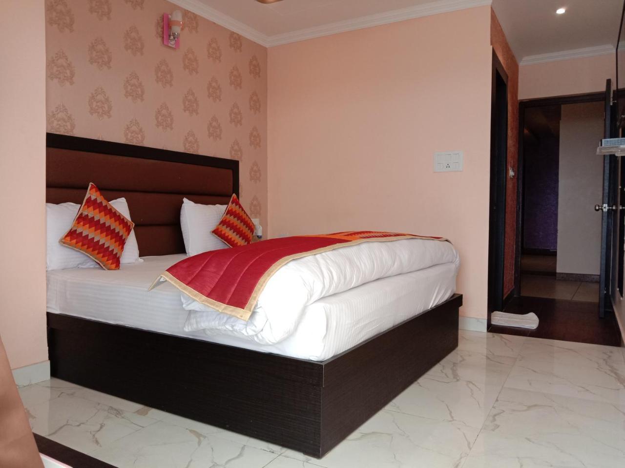 The Park Presidency Hotel Bareilly Buitenkant foto