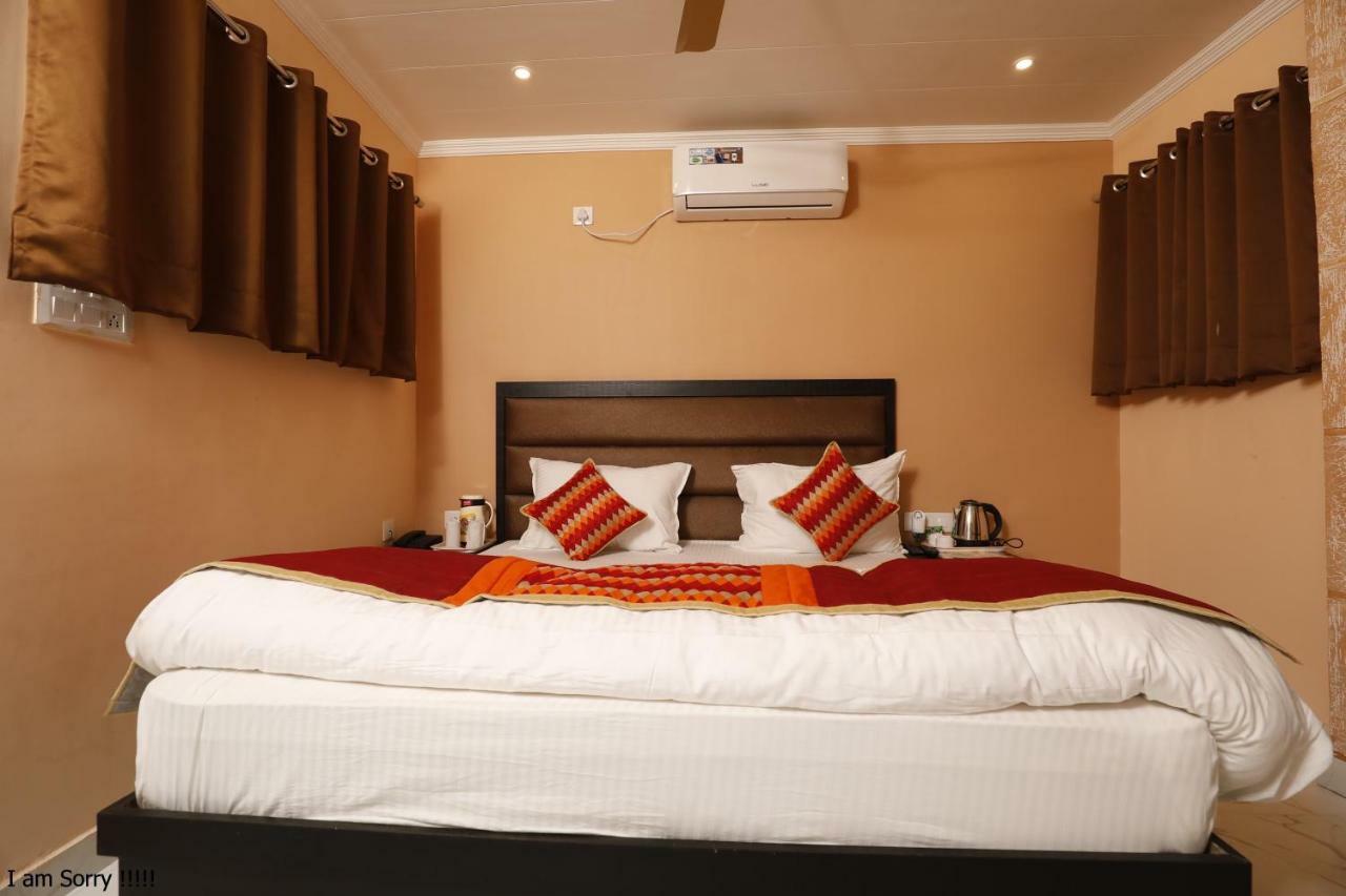 The Park Presidency Hotel Bareilly Buitenkant foto