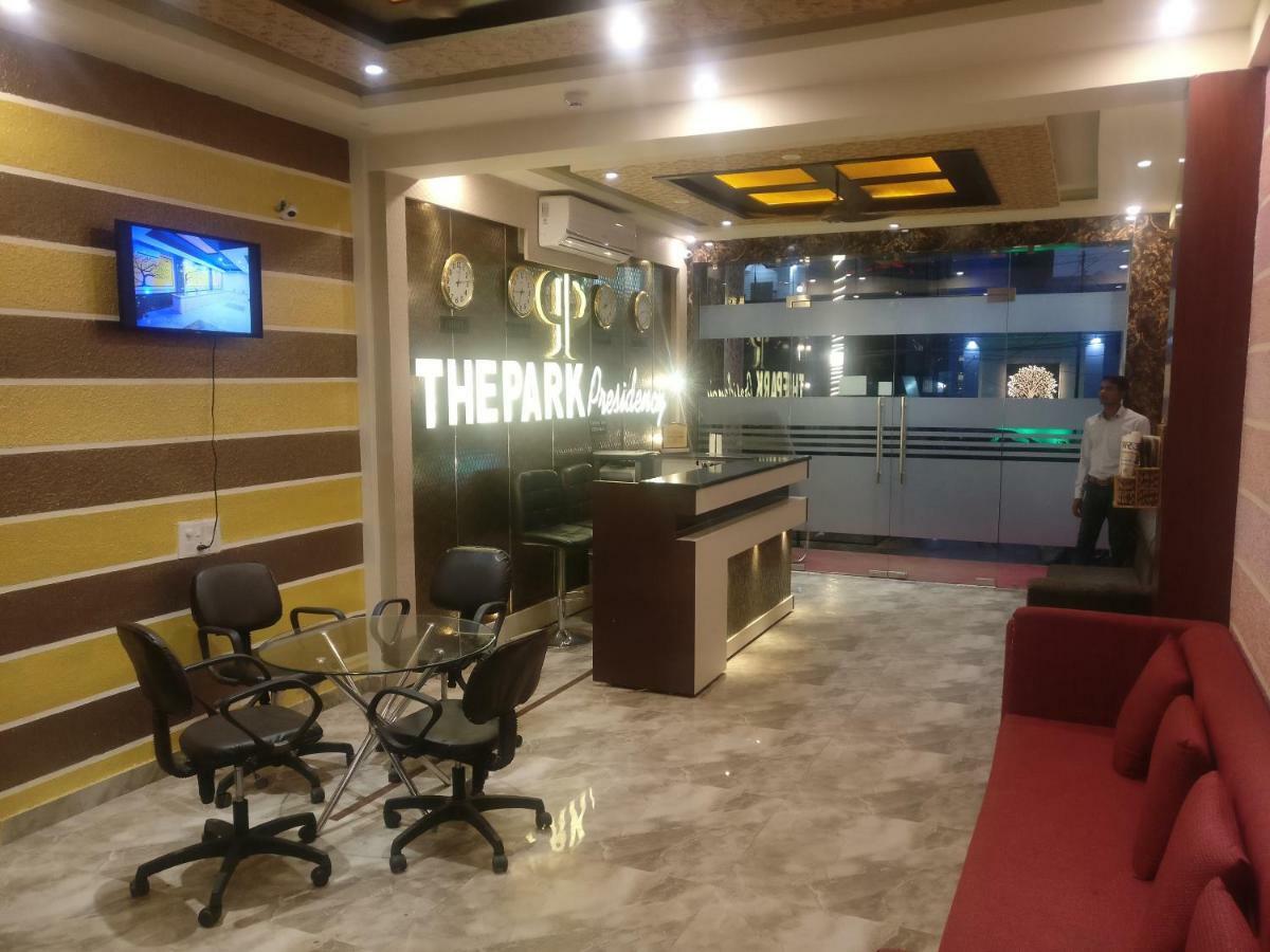 The Park Presidency Hotel Bareilly Buitenkant foto